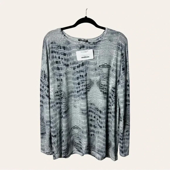 HEIMISH USA LONG SLEEVE TOP ANIMAL PRINT GRAY/LIGHT BLUE/BLACK IN COLOR SIZE XL - Picture 2 of 10